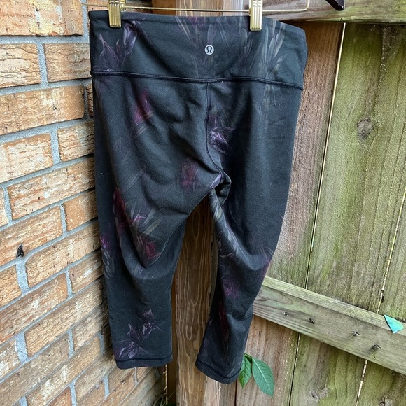 lululemon athletica Wunder Under Black and Dark Purple Iris Patterned Leggings - Picture 2 of 2